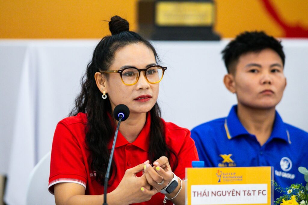 Khởi Đầu Suôn Sẻ Của HLV Văn Thị Thanh Tại Giải Quốc Tế